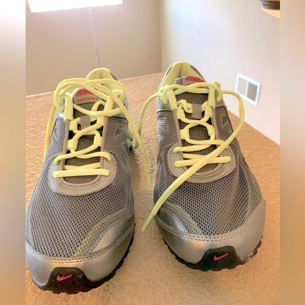 Nike - Picture 5 of 10